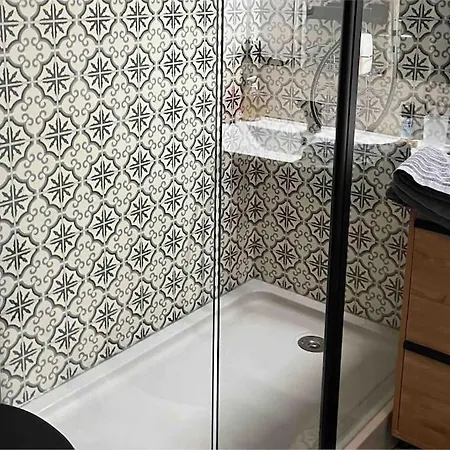 Διαμέρισμα 50 Nuances De Bonheur A 2, Balneo, Table Massages